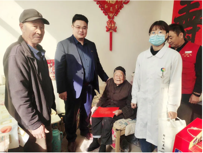 愛(ài)在重陽(yáng)節，慰問(wèn)暖人心