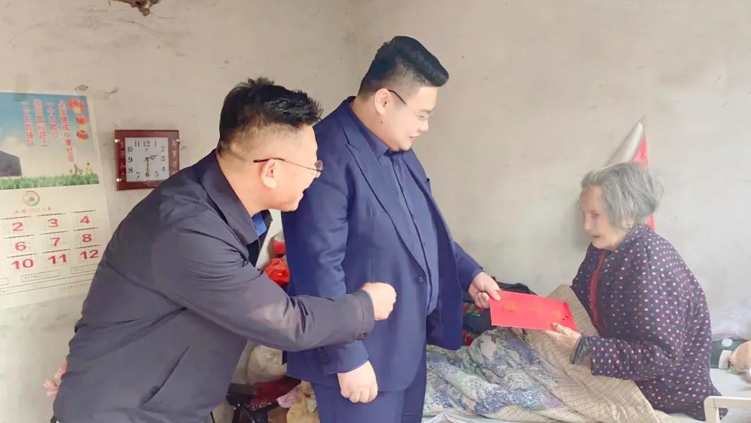 夕陽(yáng)無(wú)限好,敬老情更濃——東岳機械走訪(fǎng)百歲老人 夕陽(yáng)無(wú)限好,敬老情更濃——東岳機械走訪(fǎng)百歲老人