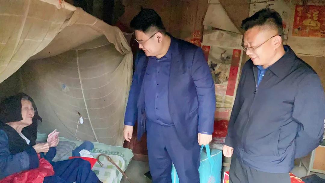 夕陽(yáng)無(wú)限好,敬老情更濃——東岳機械走訪(fǎng)百歲老人 夕陽(yáng)無(wú)限好,敬老情更濃——東岳機械走訪(fǎng)百歲老人